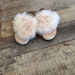 Treadlite by UGG Fuzzy Sandals